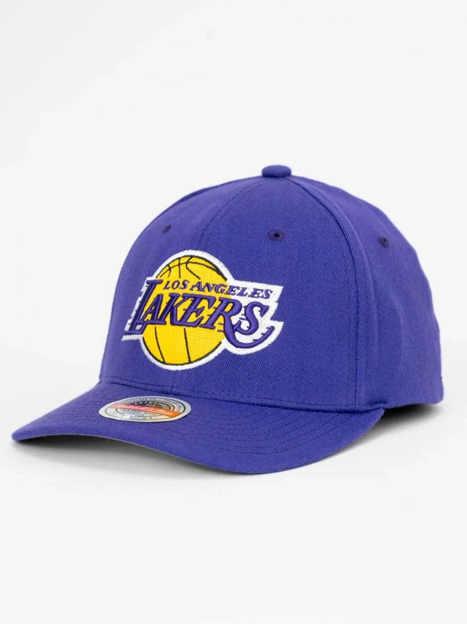 Fioletowa czapka dad hat LA Lakers od Mitchell & Ness ze złotym logo